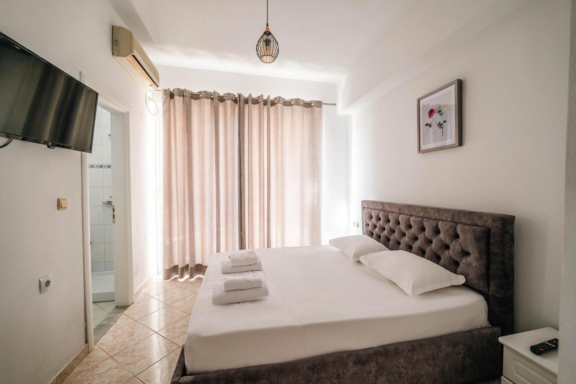 Alnes Hotel Sarandë Exterior foto